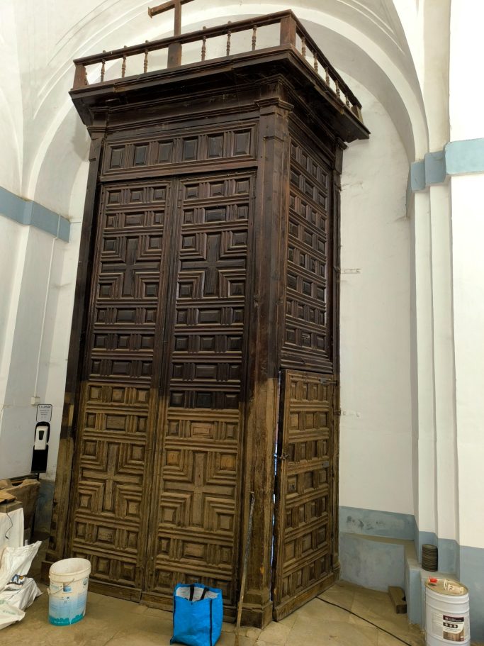 Decapado cancelas de Iglesia en La Seca (Valladolid)